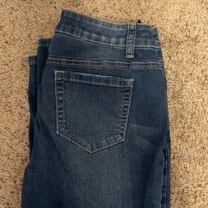 Bootcut Strech jeans.